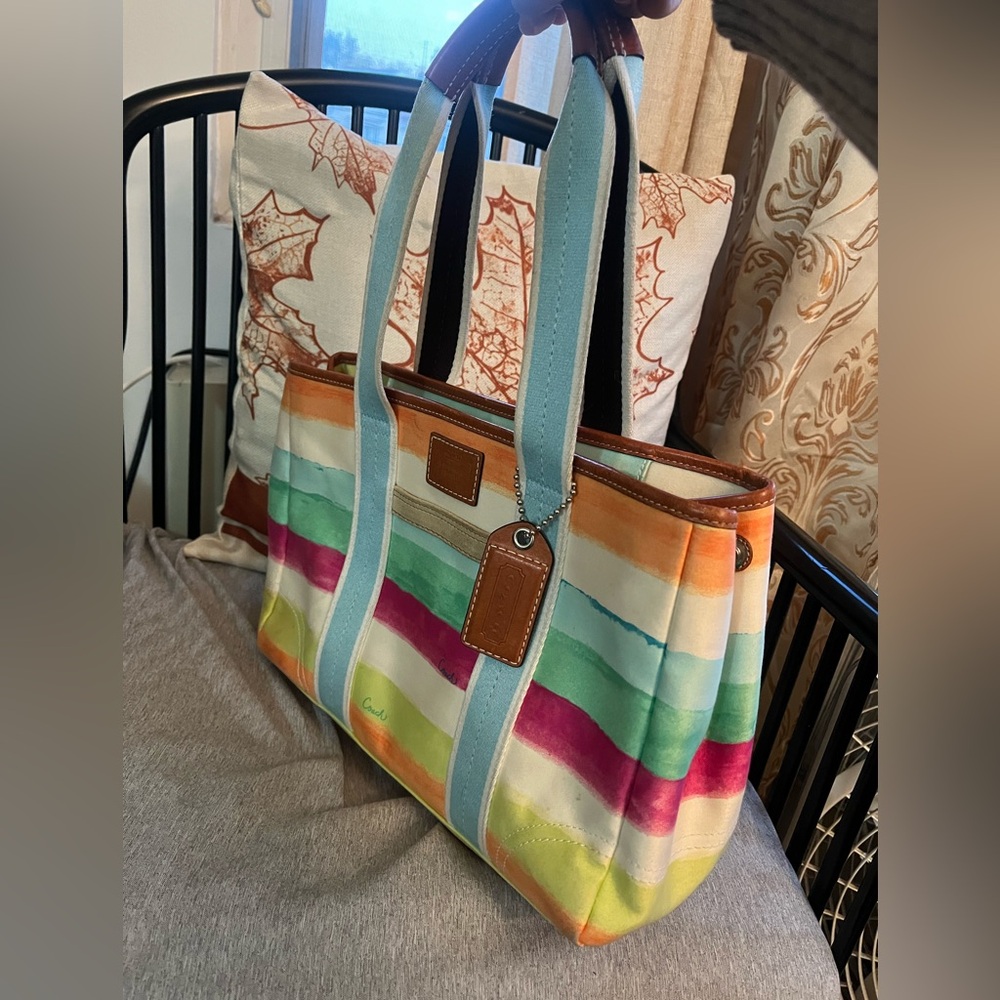 Coach tote - Picture 2 of 6